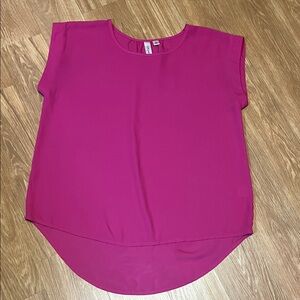 Tacera Fuchsia Cap Sleeve Blouse medium super soft. Dressy or casual like new